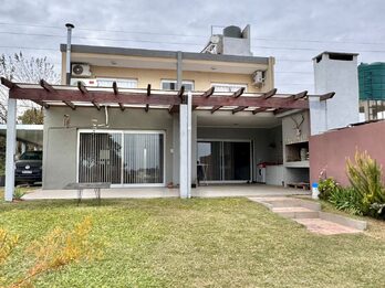 CASA 3 DORM EN SUITE - ZONA ACCESO NORTE, POSIBILIDAD DE FINANCIACIÓN.