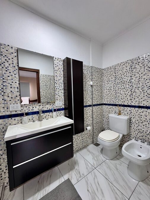 CASA 3 DORM EN SUITE - ZONA ACCESO NORTE, POSIBILIDAD DE FINANCIACIÓN.