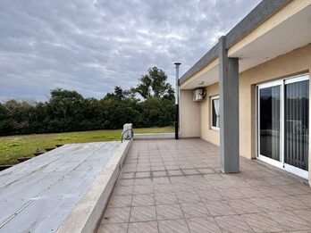CASA 3 DORM EN SUITE - ZONA ACCESO NORTE, POSIBILIDAD DE FINANCIACIÓN.
