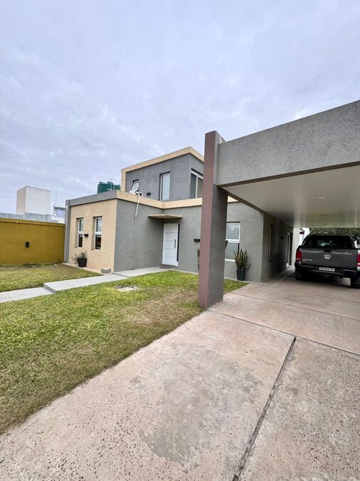 CASA 3 DORM EN SUITE - ZONA ACCESO NORTE, POSIBILIDAD DE FINANCIACIÓN.