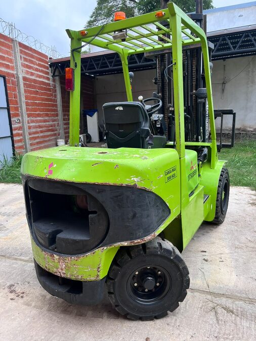 AUTOELEVADOR MITSUBISHI. 3 TONELADAS AUTOMATICO CON DESPLAZADOR
