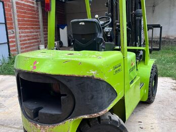 AUTOELEVADOR MITSUBISHI. 3 TONELADAS AUTOMATICO CON DESPLAZADOR