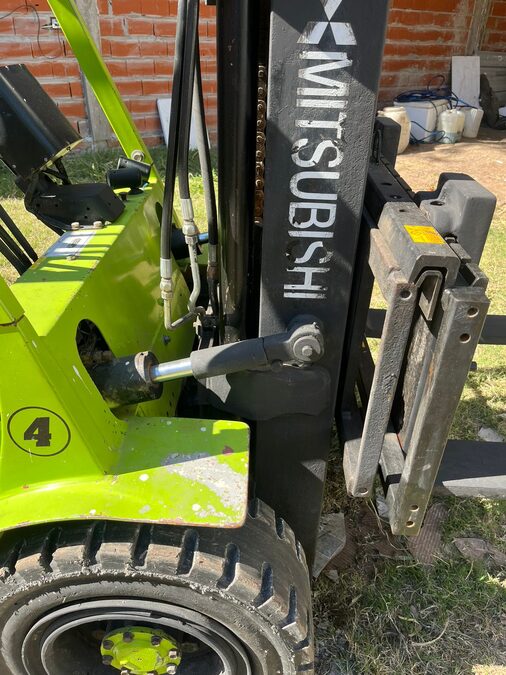 AUTOELEVADOR MITSUBISHI. 3 TONELADAS AUTOMATICO CON DESPLAZADOR