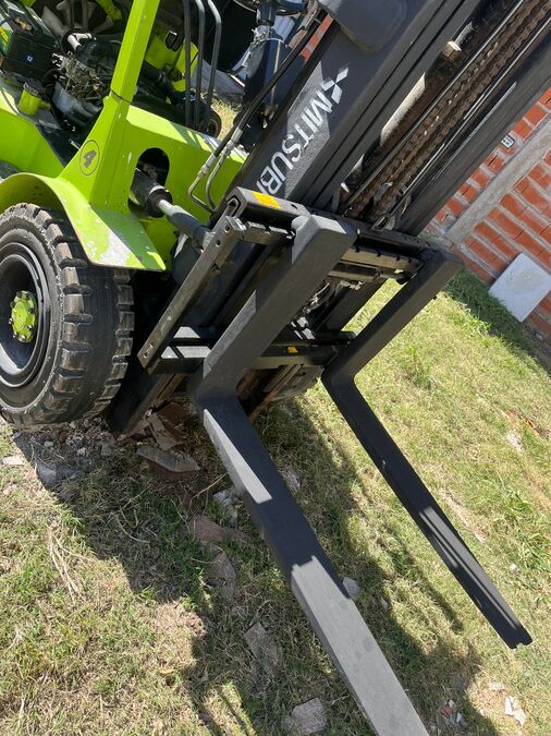 AUTOELEVADOR MITSUBISHI. 3 TONELADAS AUTOMATICO CON DESPLAZADOR