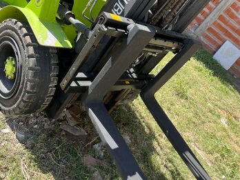 AUTOELEVADOR MITSUBISHI. 3 TONELADAS AUTOMATICO CON DESPLAZADOR