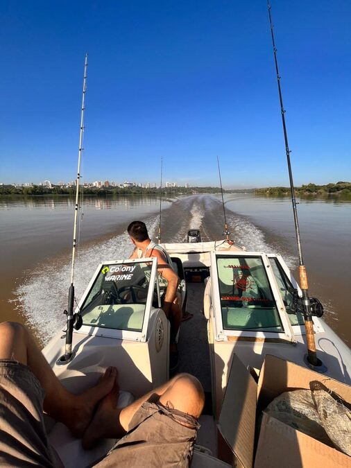 LANCHA HURACAN 460 CON JOHNSON 40  CON TRAILER