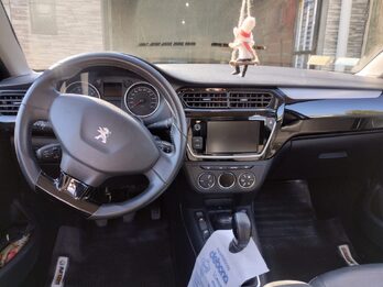 Peugeot 301 1.6 nafta