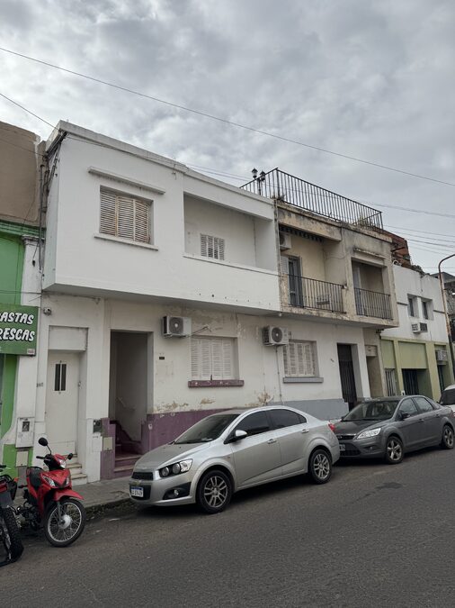 Planta alta por escalera zona saenz peña
