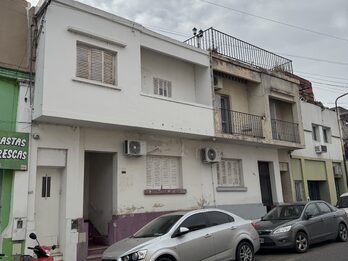 Planta alta por escalera zona saenz peña