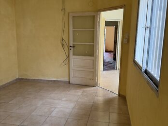 Planta alta por escalera zona saenz peña