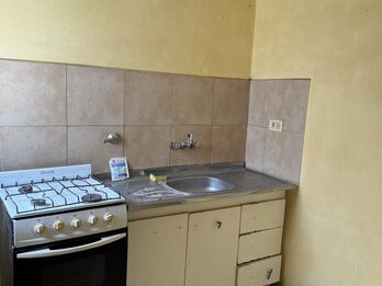 Planta alta por escalera zona saenz peña