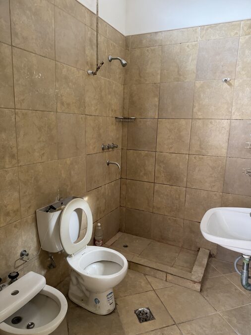 Planta alta por escalera zona saenz peña