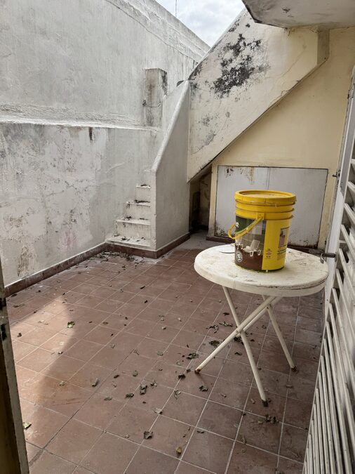 Planta alta por escalera zona saenz peña