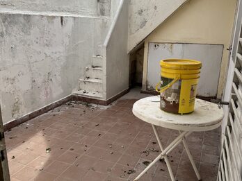 Planta alta por escalera zona saenz peña