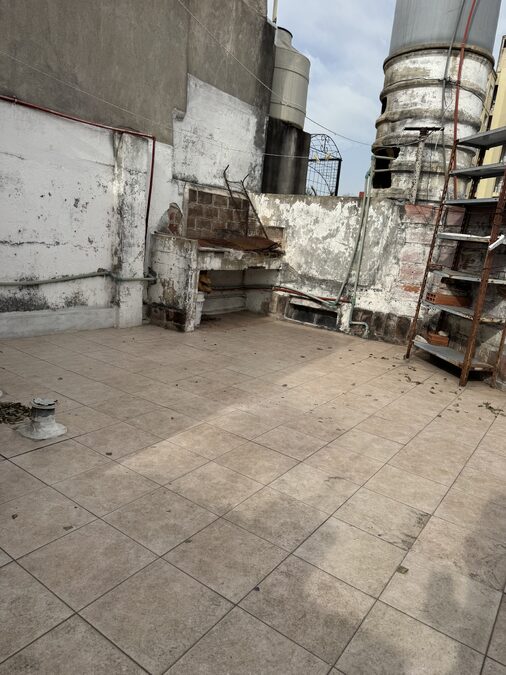 Planta alta por escalera zona saenz peña