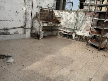 Planta alta por escalera zona saenz peña