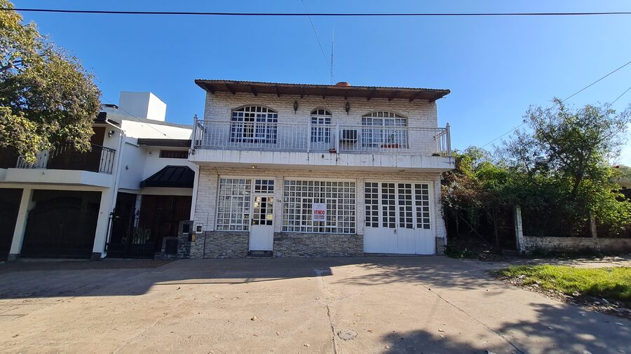 Casa de 7 dormitorios/2 cocinas y mucho mas.