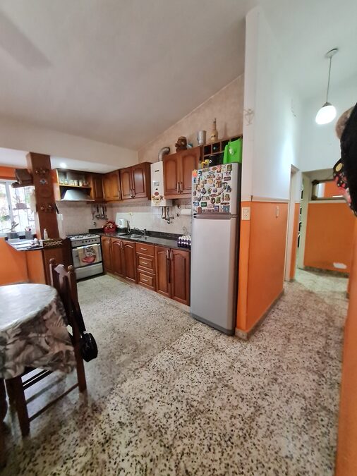 Casa de 7 dormitorios/2 cocinas y mucho mas.