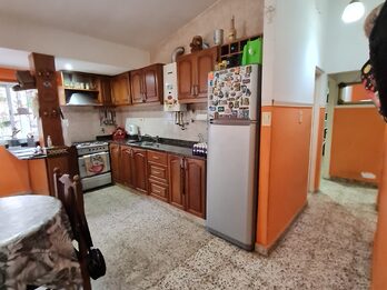Casa de 7 dormitorios/2 cocinas y mucho mas.
