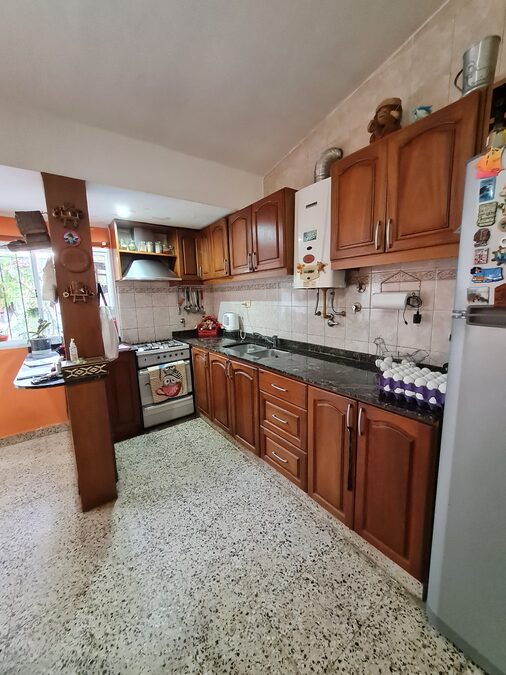 Casa de 7 dormitorios/2 cocinas y mucho mas.