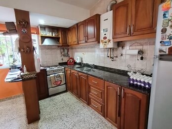 Casa de 7 dormitorios/2 cocinas y mucho mas.