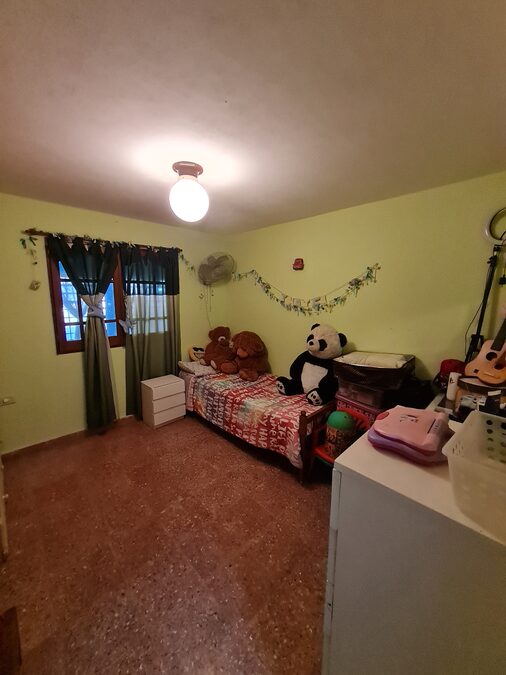 Casa de 7 dormitorios/2 cocinas y mucho mas.
