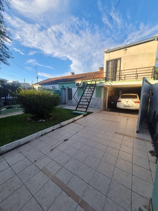 Casa con Departamento Independiente