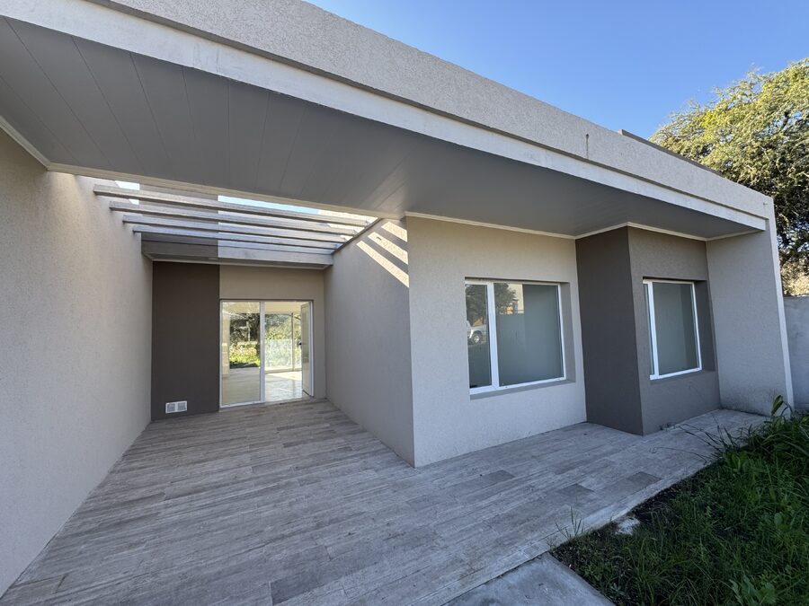 MODERNA CASA A ESTRENAR - ORO VERDE