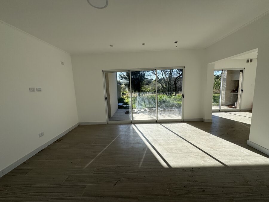 MODERNA CASA A ESTRENAR - ORO VERDE