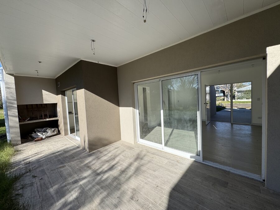 MODERNA CASA A ESTRENAR - ORO VERDE