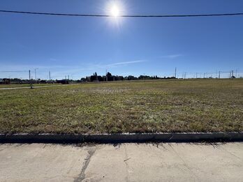 LOTE DE 450 m² EN ORO VERDE ZONA EL TRIANGULAR