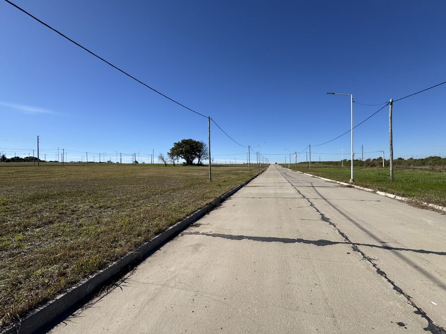 LOTE DE 450 m² EN ORO VERDE ZONA EL TRIANGULAR
