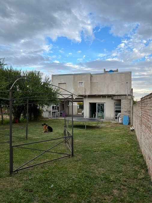 CASA MODERNA DE 2 DORMITORIOS | GRAN PATIO | APTO CRÉDITO