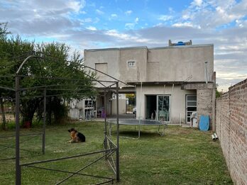CASA MODERNA DE 2 DORMITORIOS | GRAN PATIO | APTO CRÉDITO
