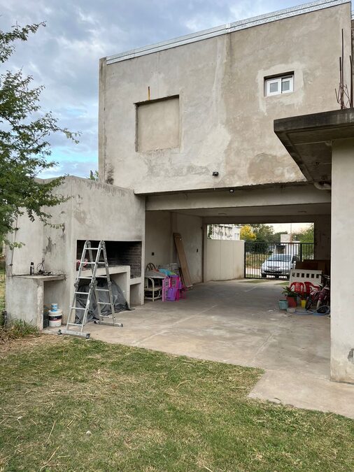 CASA MODERNA DE 2 DORMITORIOS | GRAN PATIO | APTO CRÉDITO