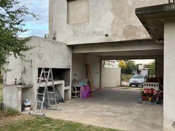 CASA MODERNA DE 2 DORMITORIOS | GRAN PATIO | APTO CRÉDITO
