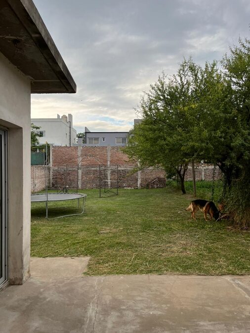 CASA MODERNA DE 2 DORMITORIOS | GRAN PATIO | APTO CRÉDITO