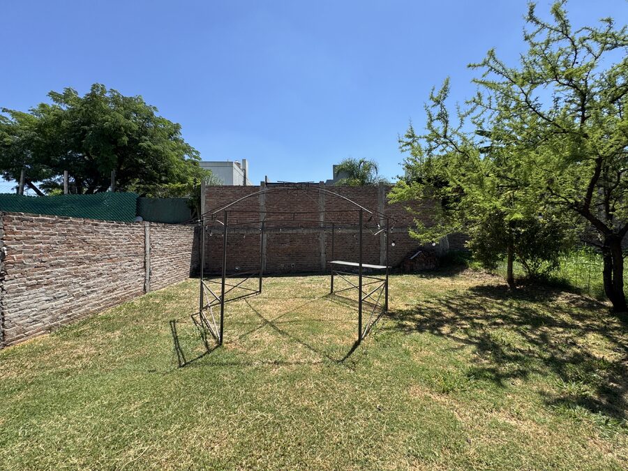 CASA MODERNA DE 2 DORMITORIOS | GRAN PATIO | APTO CRÉDITO