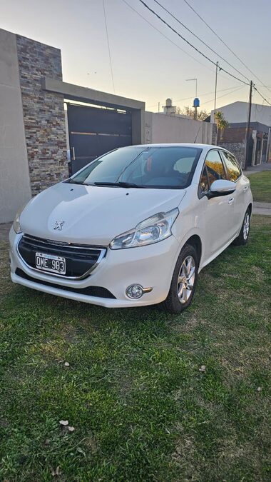 Peugeot 208 2014 Allure 1,5 102XXX Km UNICA MANO