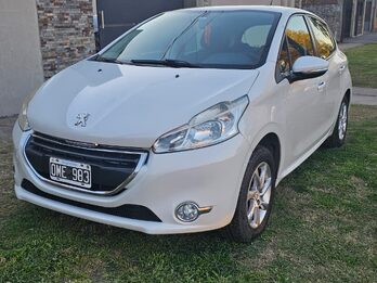 Peugeot 208 2014 Allure 1,5 102XXX Km UNICA MANO