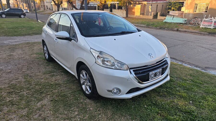 Peugeot 208 2014 Allure 1,5 102XXX Km UNICA MANO