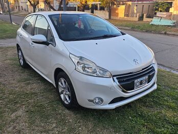 Peugeot 208 2014 Allure 1,5 102XXX Km UNICA MANO