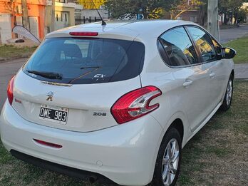 Peugeot 208 2014 Allure 1,5 102XXX Km UNICA MANO
