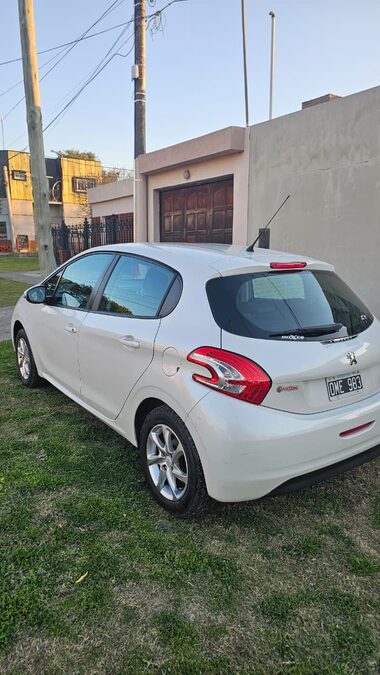Peugeot 208 2014 Allure 1,5 102XXX Km UNICA MANO