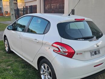 Peugeot 208 2014 Allure 1,5 102XXX Km UNICA MANO