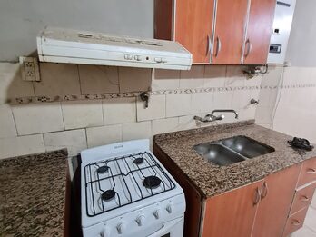 Alquiler casa 2 dormitorios c/cochera.