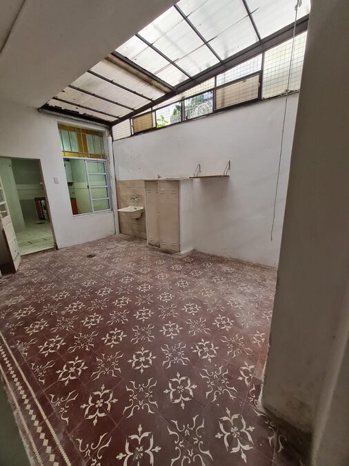 Alquiler casa 2 dormitorios c/cochera.