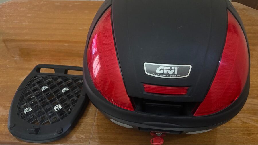 Baúl Moto GIVI 47 Lts Monolock Reflectivo