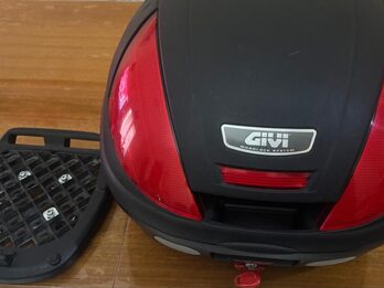 Baúl Moto GIVI 47 Lts Monolock Reflectivo