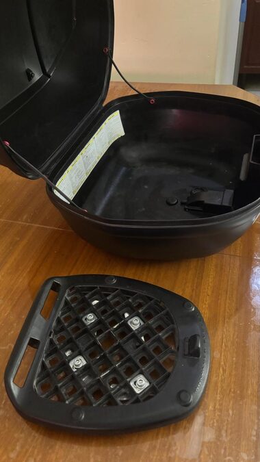 Baúl Moto GIVI 47 Lts Monolock Reflectivo
